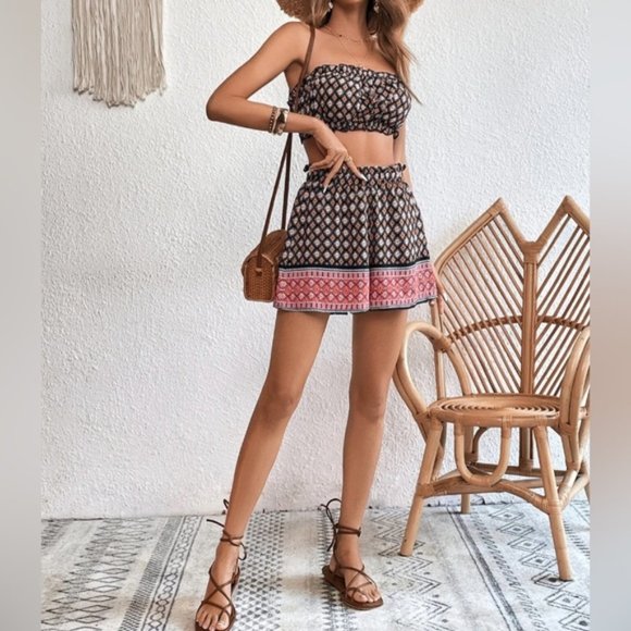 Floral & Geo Print Tube Top & Shorts 2 Pc Set - Picture 4 of 9